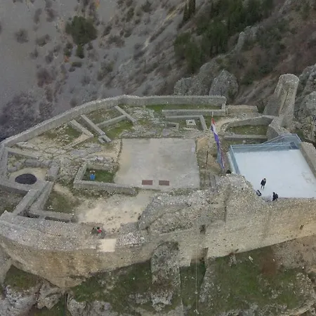 Πανσιόν Ivana 4*
