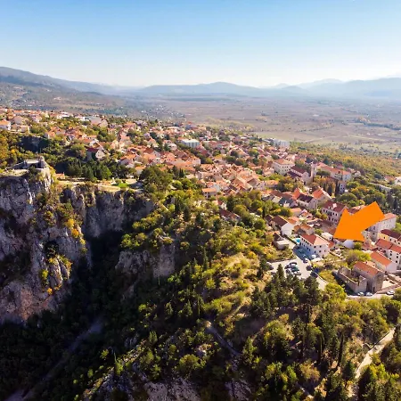Πανσιόν Ivana